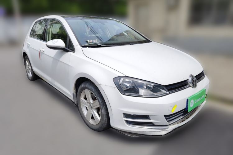 Used Volkswagen Golf 2014 1.4TSI Automatic Luxury Model Front Right 45 Deg
