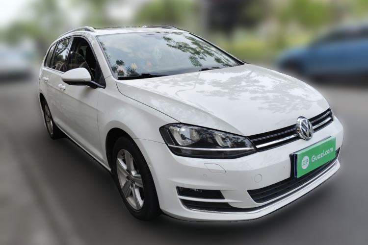 Used Volkswagen Golf 2014 1.4TSI Luxury Travel Edition Front Right 45 Deg