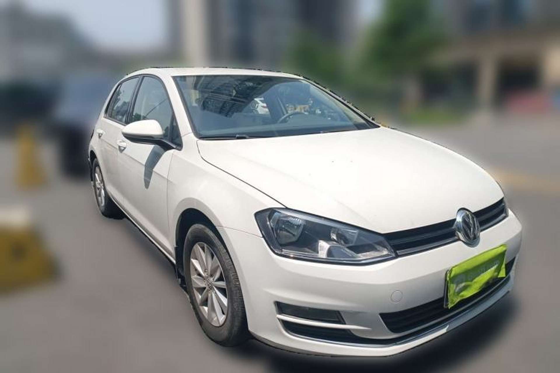Used Volkswagen Golf 2014 1.6L Automatic Fashion Model Front Right 45 Deg