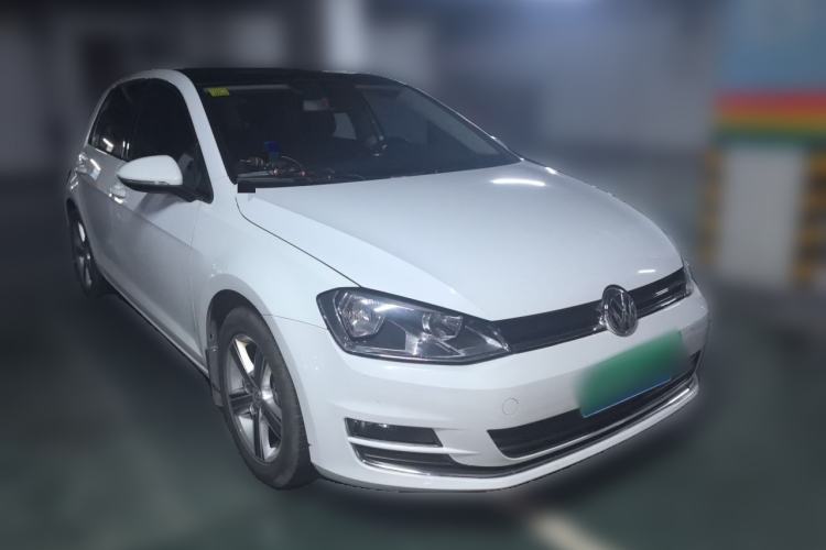Used Volkswagen Golf 2014 1.4TSI Automatic Luxury Model Front Right 45 Deg