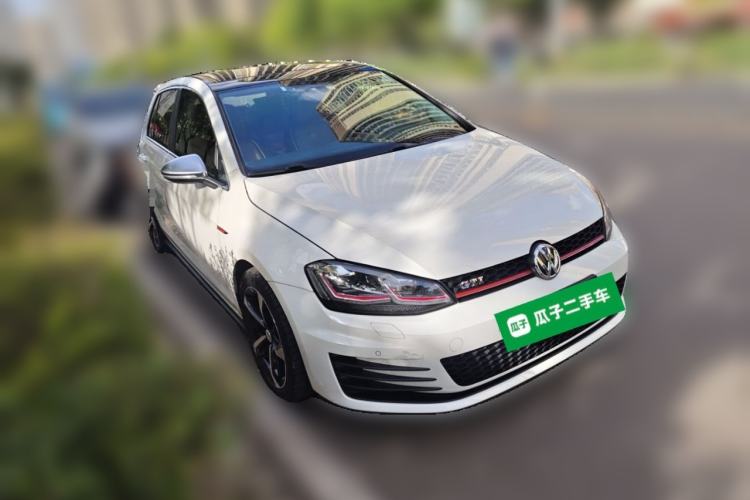 Used Volkswagen Golf 2014 1.4TSI Automatic Luxury Model Front Right 45 Deg