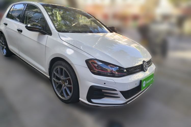 Used Volkswagen Golf 2014 1.4TSI Automatic Comfort Model Front Right 45 Deg