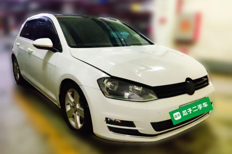 Used Volkswagen Golf 2014 1.4TSI Automatic Luxury Model Front Right 45 Deg
