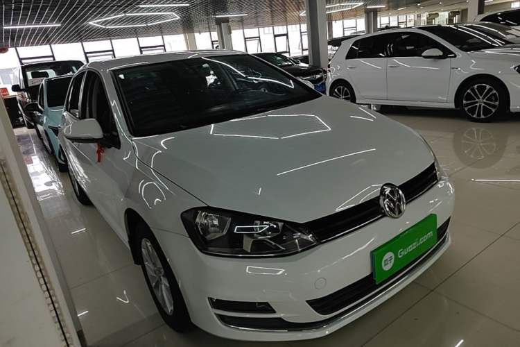 Used Volkswagen Golf 2014 1.6L Automatic Fashion Model Front Right 45 Deg