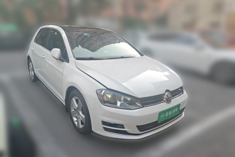 Used Volkswagen Golf 2014 1.4TSI Automatic Luxury Model Front Right 45 Deg