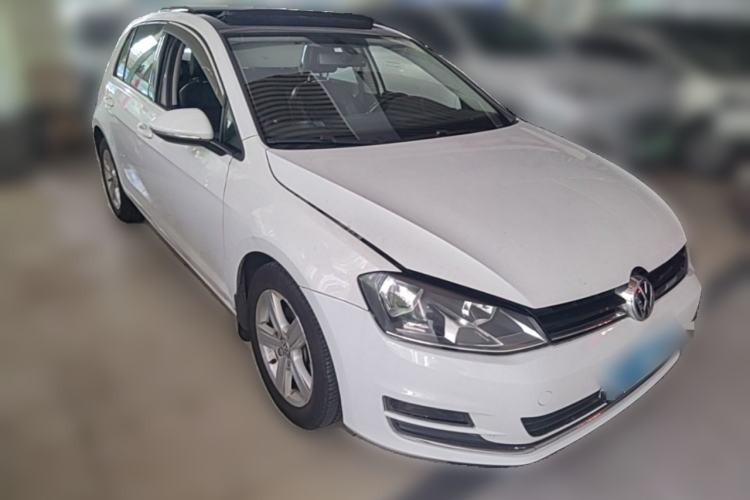 Used Volkswagen Golf 2014 1.4TSI Automatic Luxury Model Front Right 45 Deg