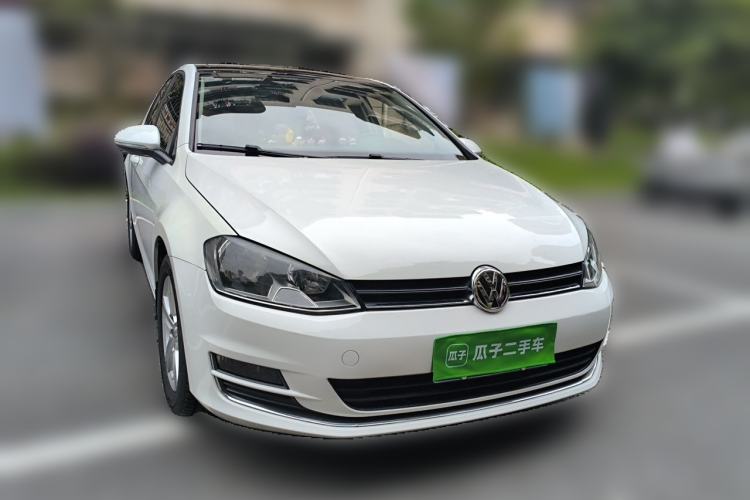 Used Volkswagen Golf 2014 1.4TSI Automatic Luxury Model Front Right 45 Deg