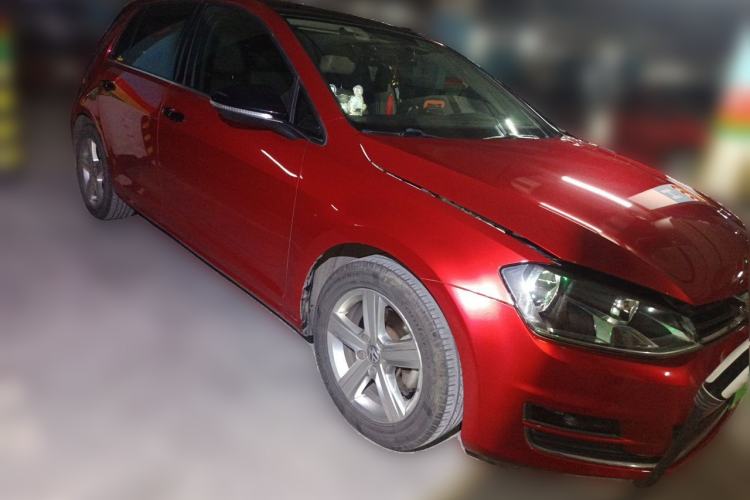 Used Volkswagen Golf 2014 1.4TSI Automatic Luxury Model Front Right 45 Deg