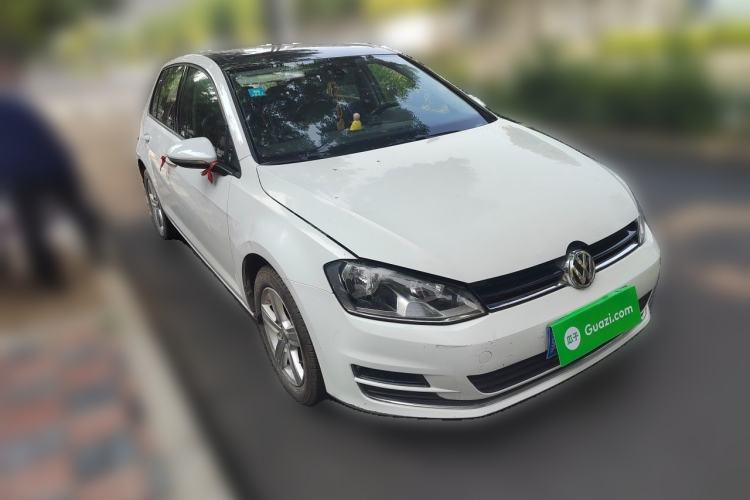 Used Volkswagen Golf 2014 1.4TSI Automatic Luxury Model Front Right 45 Deg