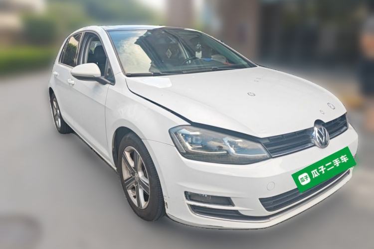 Used Volkswagen Golf 2014 1.4TSI Automatic Luxury Model Front Right 45 Deg