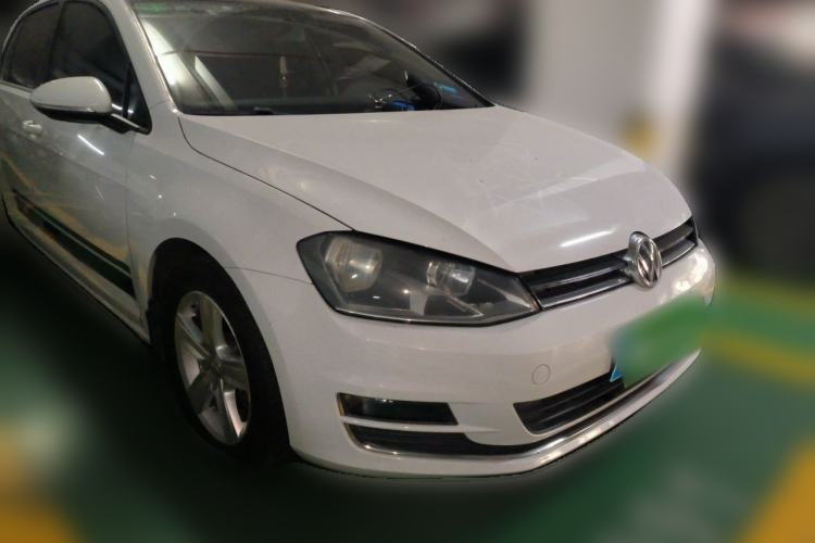 Used Volkswagen Golf 2014 1.6L Automatic Comfort Model Front Right 45 Deg