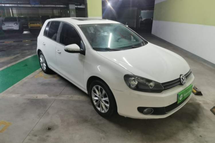Used Volkswagen Golf 2014 1.6L Automatic Comfort Model Front Right 45 Deg