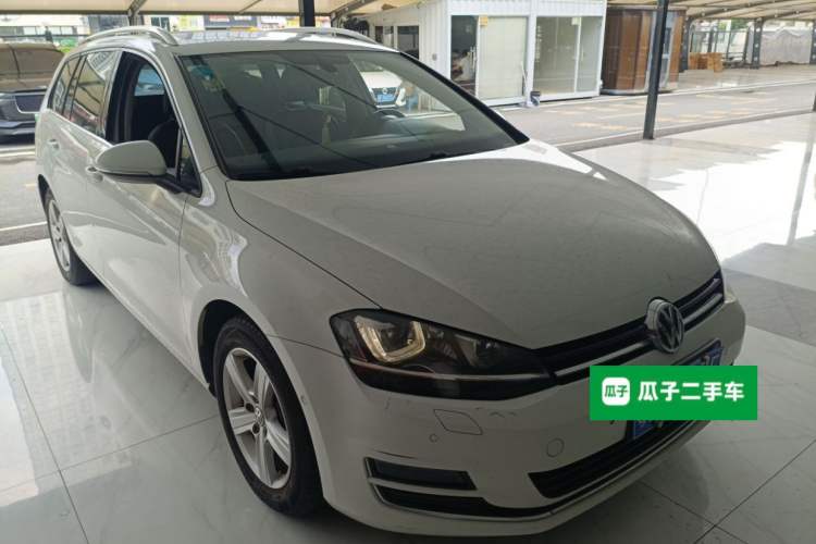 Used Volkswagen Golf 2014 1.4TSI Luxury Travel Edition Front Right 45 Deg
