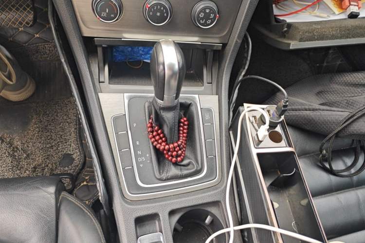 Used Volkswagen Golf 2014 1.6L Automatic Comfort Model Gear Lever