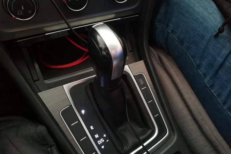 Used Volkswagen Golf 2014 1.6L Automatic Comfort Model Gear Lever