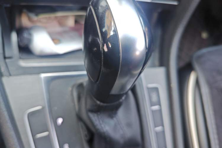 Used Volkswagen Golf 2014 1.6L Automatic Comfort Model Gear Lever