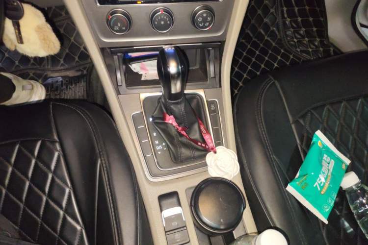 Used Volkswagen Golf 2014 1.4TSI Automatic Comfort Model Gear Lever