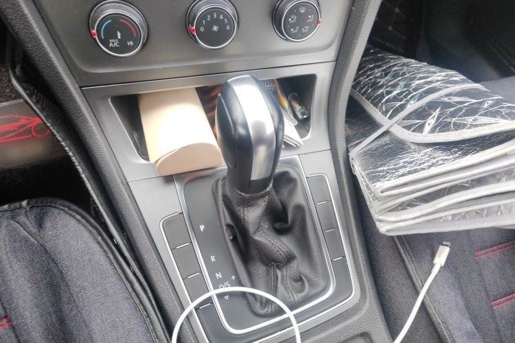 Used Volkswagen Golf 2014 1.6L Automatic Fashion Model Gear Lever