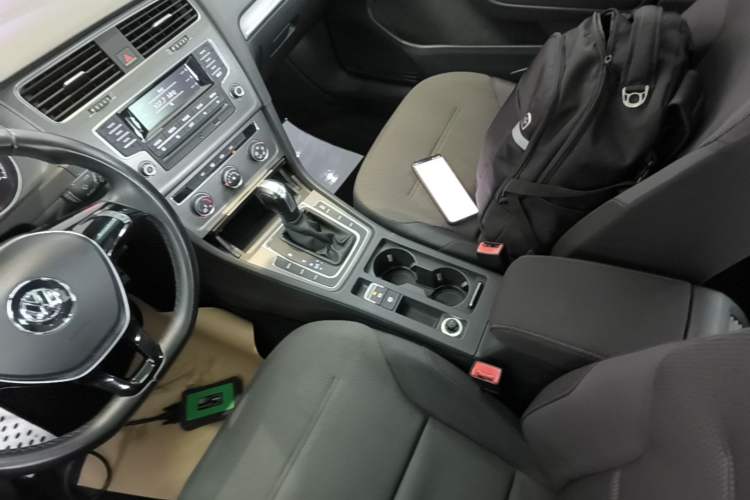 Used Volkswagen Golf 2014 1.4TSI Automatic Comfort Model Gear Lever