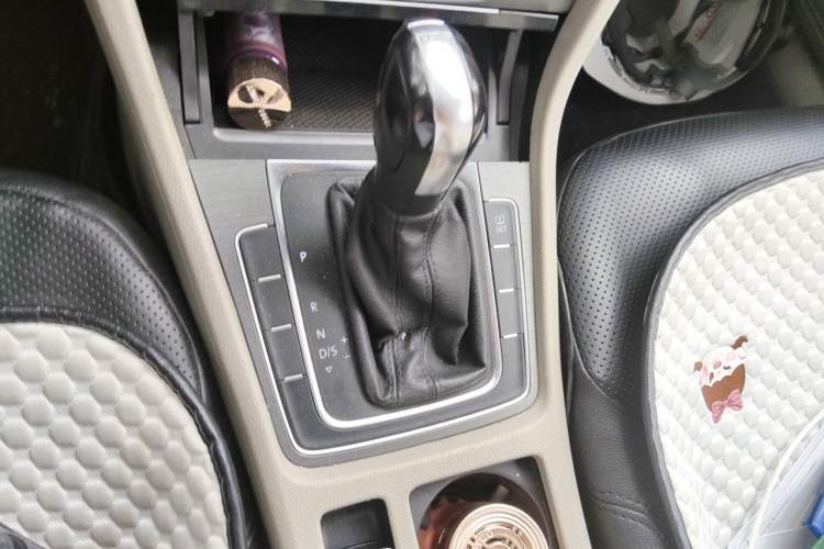 Used Volkswagen Golf 2014 1.4TSI Automatic Comfort Model Gear Lever