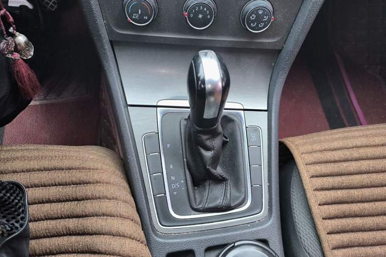 Used Volkswagen Golf 2014 1.6L Automatic Comfort Model Gear Lever