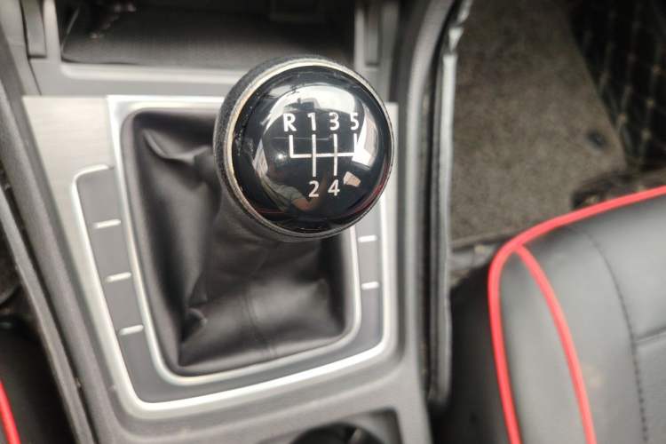 Used Volkswagen Golf 2014 1.4 TSI Manual Comfort Model Gear Lever