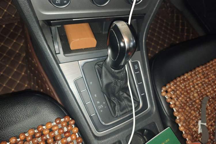 Used Volkswagen Golf 2014 1.4TSI Automatic Comfort Model Gear Lever