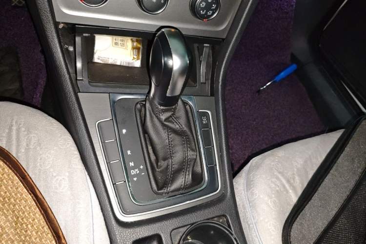 Used Volkswagen Golf 2014 1.6L Automatic Comfort Model Gear Lever