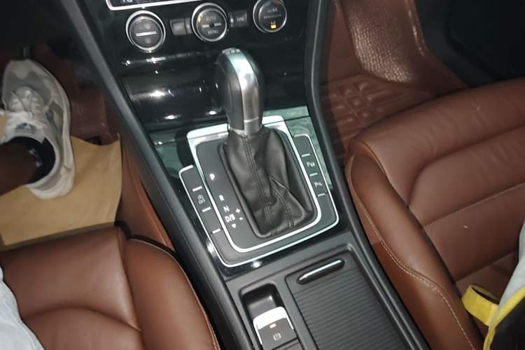Used Volkswagen Golf 2014 1.4TSI Luxury Travel Edition Gear Lever