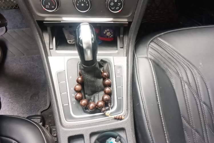 Used Volkswagen Golf 2014 1.4TSI Automatic Comfort Model Gear Lever