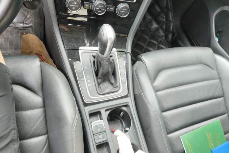 Used Volkswagen Golf 2014 1.4TSI Luxury Travel Edition Gear Lever