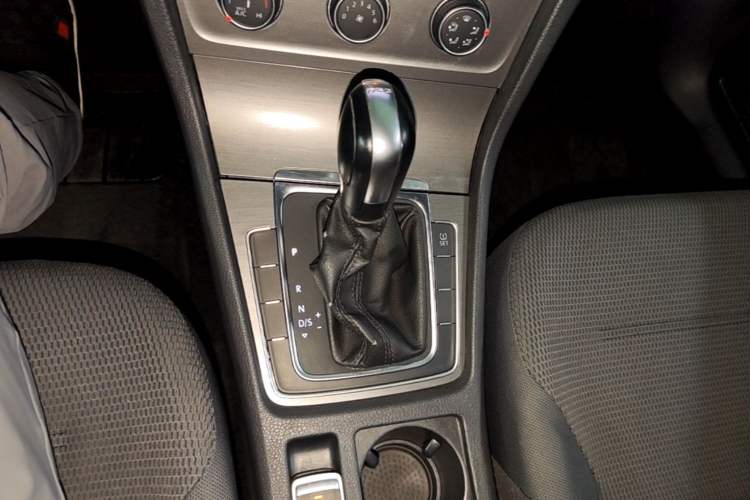 Used Volkswagen Golf 2014 1.4TSI Automatic Comfort Model Gear Lever