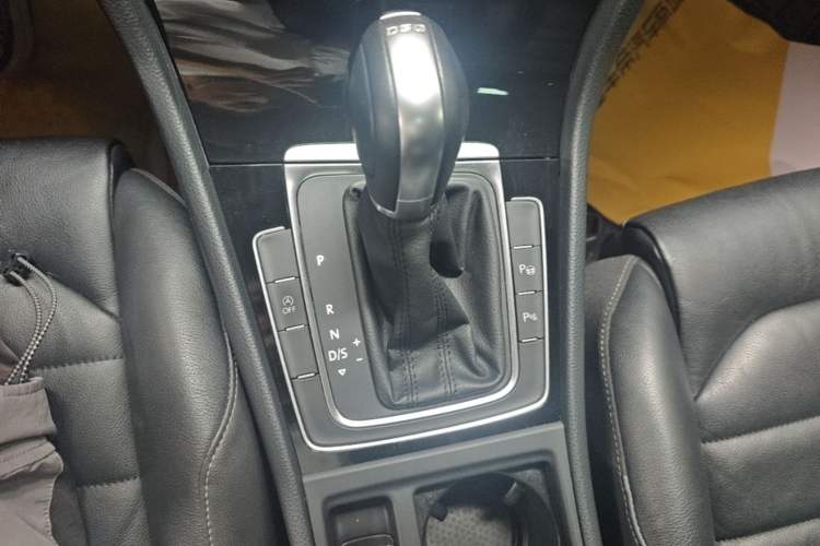 Used Volkswagen Golf 2014 1.4TSI Luxury Travel Edition Gear Lever