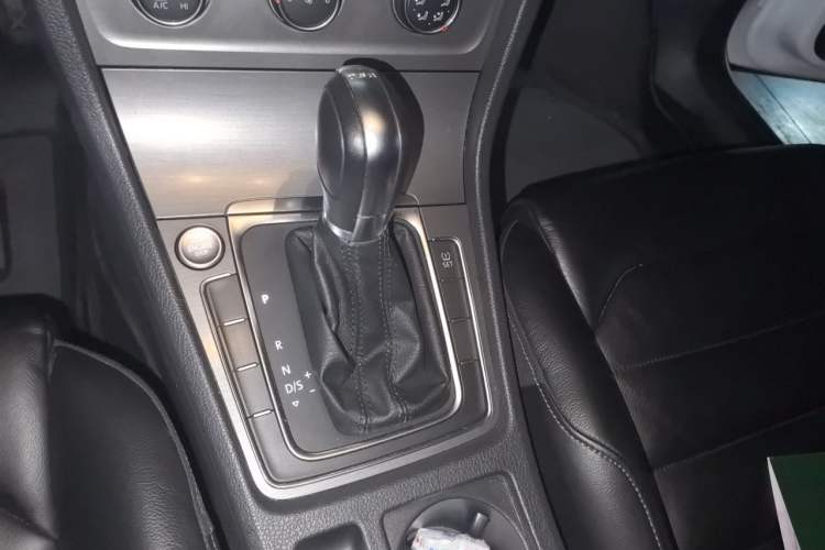 Used Volkswagen Golf 2014 1.4TSI Automatic Luxury Model Gear Lever