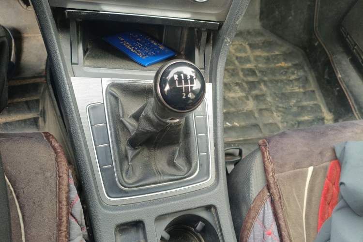 Used Volkswagen Golf 2014 1.4 TSI Manual Comfort Model Gear Lever