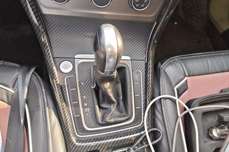 Used Volkswagen Golf 2014 1.4TSI Automatic Luxury Model Gear Lever