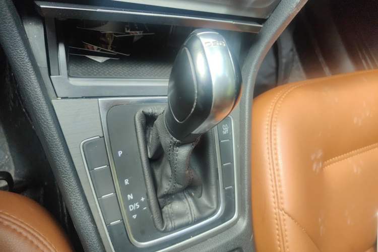Used Volkswagen Golf 2014 1.4TSI Automatic Comfort Model Gear Lever