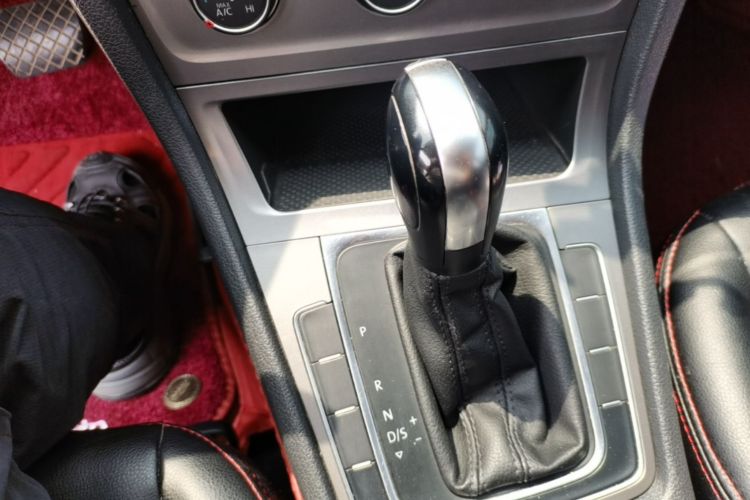 Used Volkswagen Golf 2014 1.6L Automatic Fashion Model Gear Lever