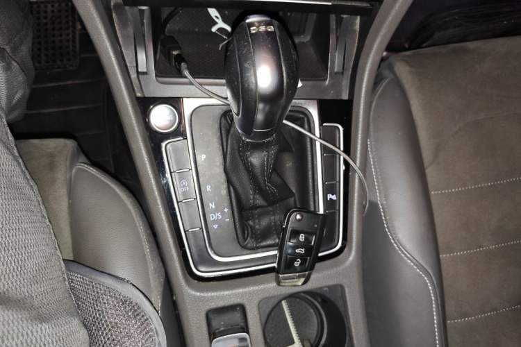Used Volkswagen Golf 2014 1.4TSI Automatic Flagship Model Gear Lever