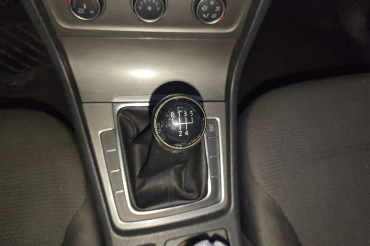 Used Volkswagen Golf 2014 1.4 TSI Manual Comfort Model Gear Lever