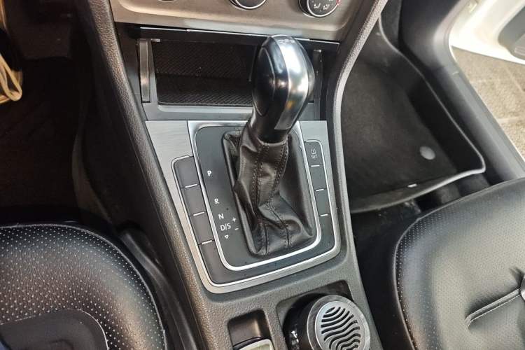 Used Volkswagen Golf 2014 1.4TSI Automatic Comfort Model Gear Lever