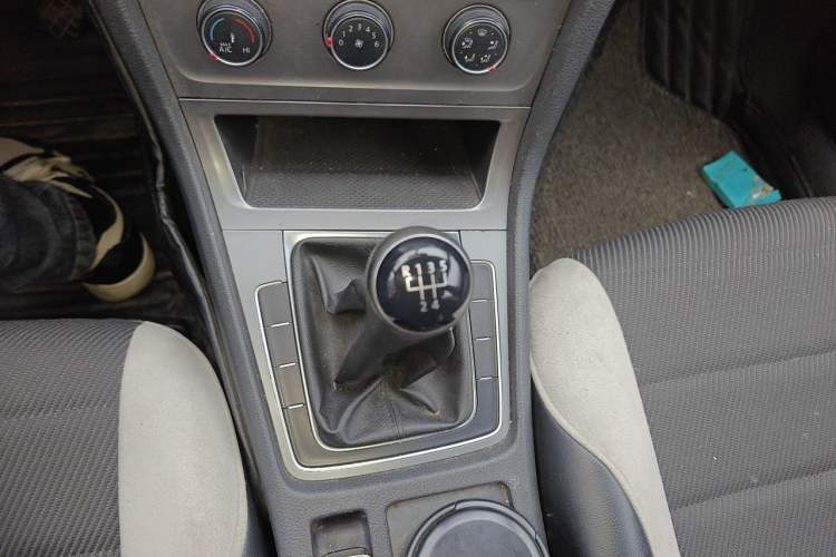 Used Volkswagen Golf 2014 1.6L Manual Fashion Edition Gear Lever