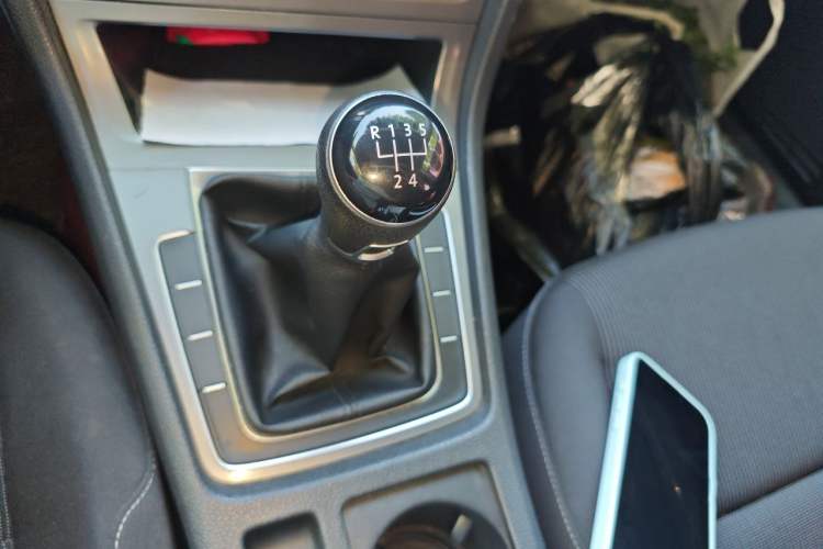 Used Volkswagen Golf 2014 1.6L Manual Fashion Edition Gear Lever