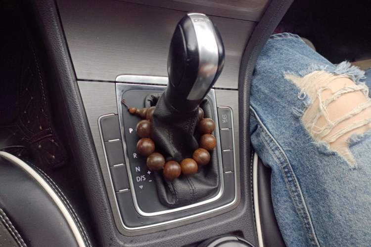 Used Volkswagen Golf 2014 1.4TSI Automatic Comfort Model Gear Lever