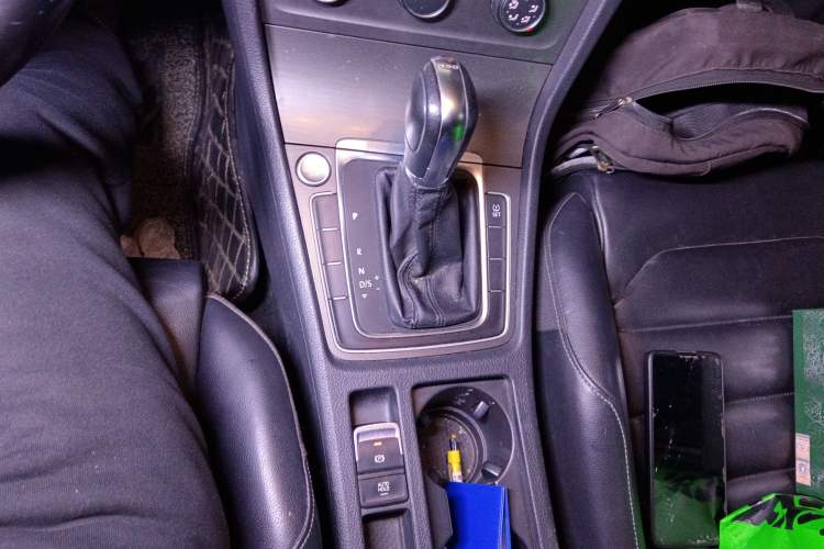 Used Volkswagen Golf 2014 1.4TSI Automatic Luxury Model Gear Lever