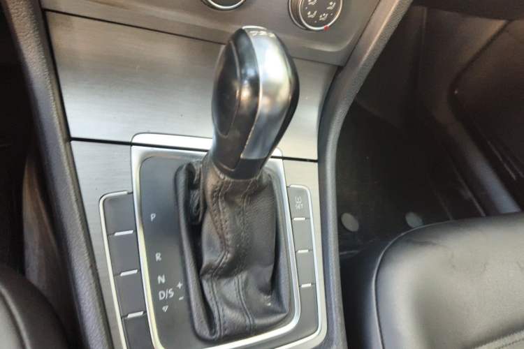 Used Volkswagen Golf 2014 1.4TSI Automatic Comfort Model Gear Lever