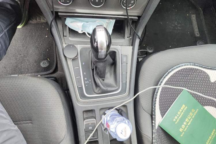 Used Volkswagen Golf 2014 1.4TSI Automatic Comfort Model Gear Lever