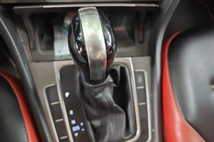 Used Volkswagen Golf 2014 1.4TSI Automatic Comfort Model Gear Lever