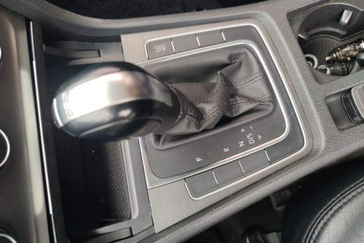 Used Volkswagen Golf 2014 1.4TSI Automatic Comfort Model Gear Lever