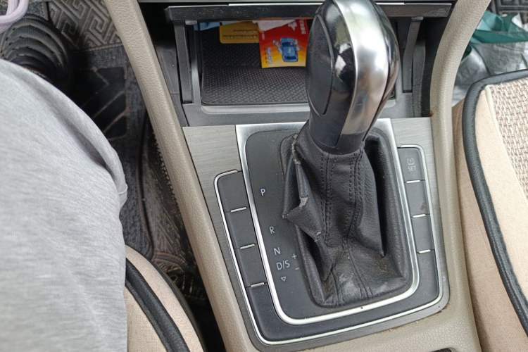 Used Volkswagen Golf 2014 1.6L Automatic Comfort Model Gear Lever